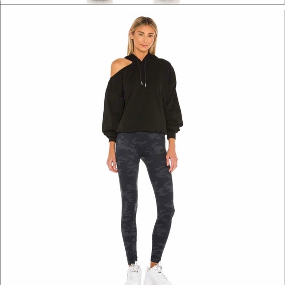 SPANX CAMO LOOK AT ME NOW SEAMLESS LEGGINGS - Picture 2 of 13